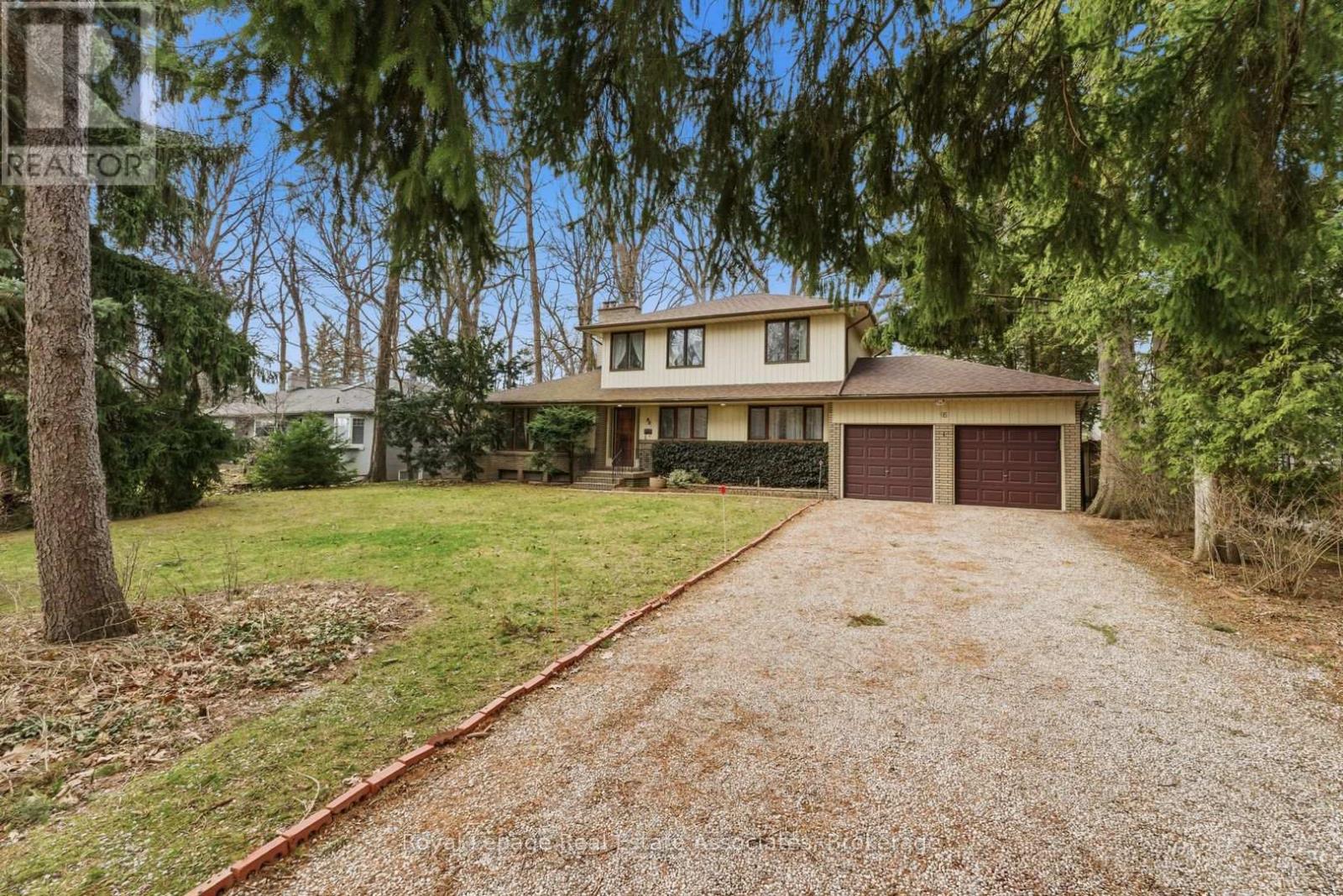 95 Oakes Drive, Mississauga, Ontario  L5G 3M2 - Photo 2 - W12969332