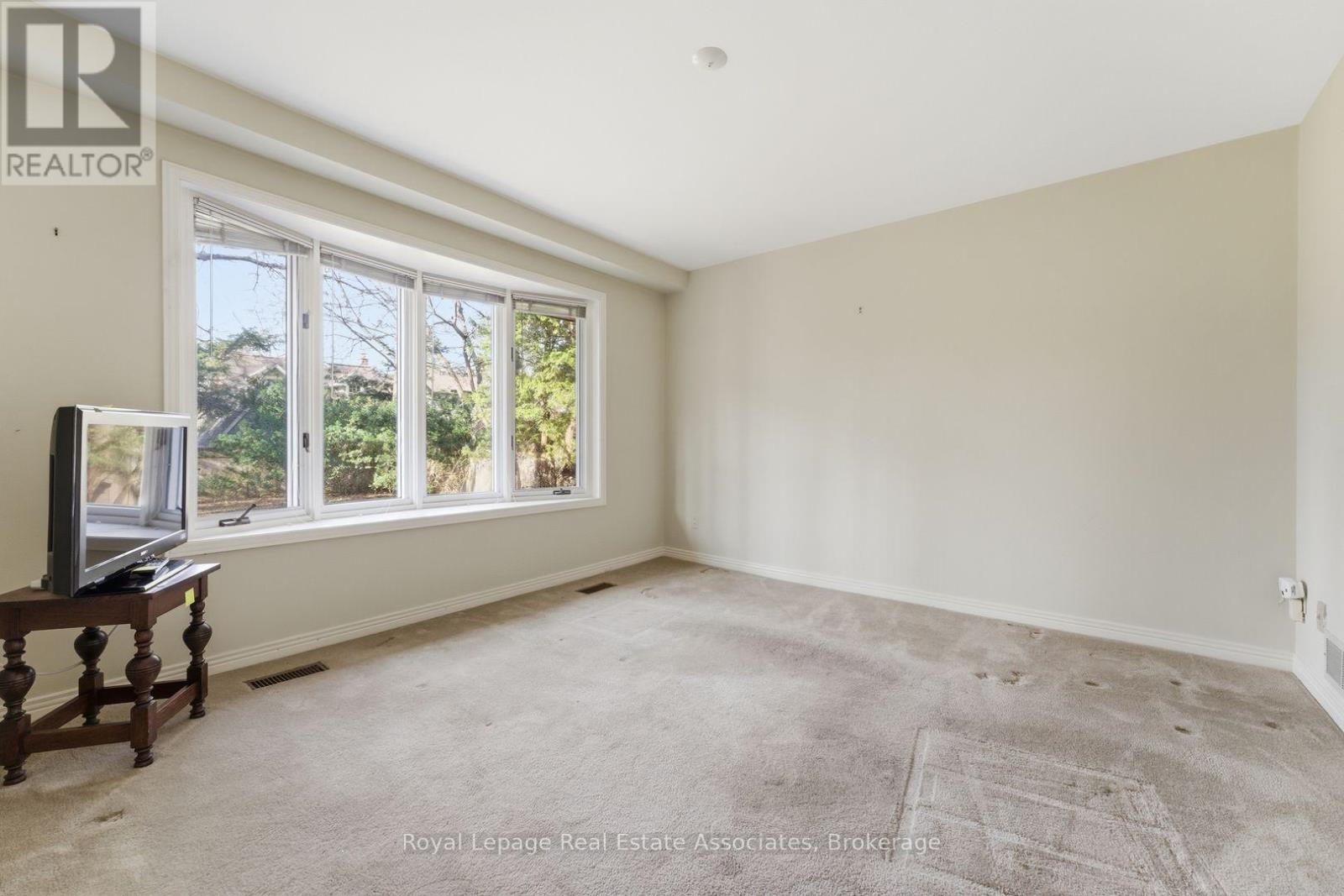 95 Oakes Drive, Mississauga, Ontario  L5G 3M2 - Photo 29 - W12969332