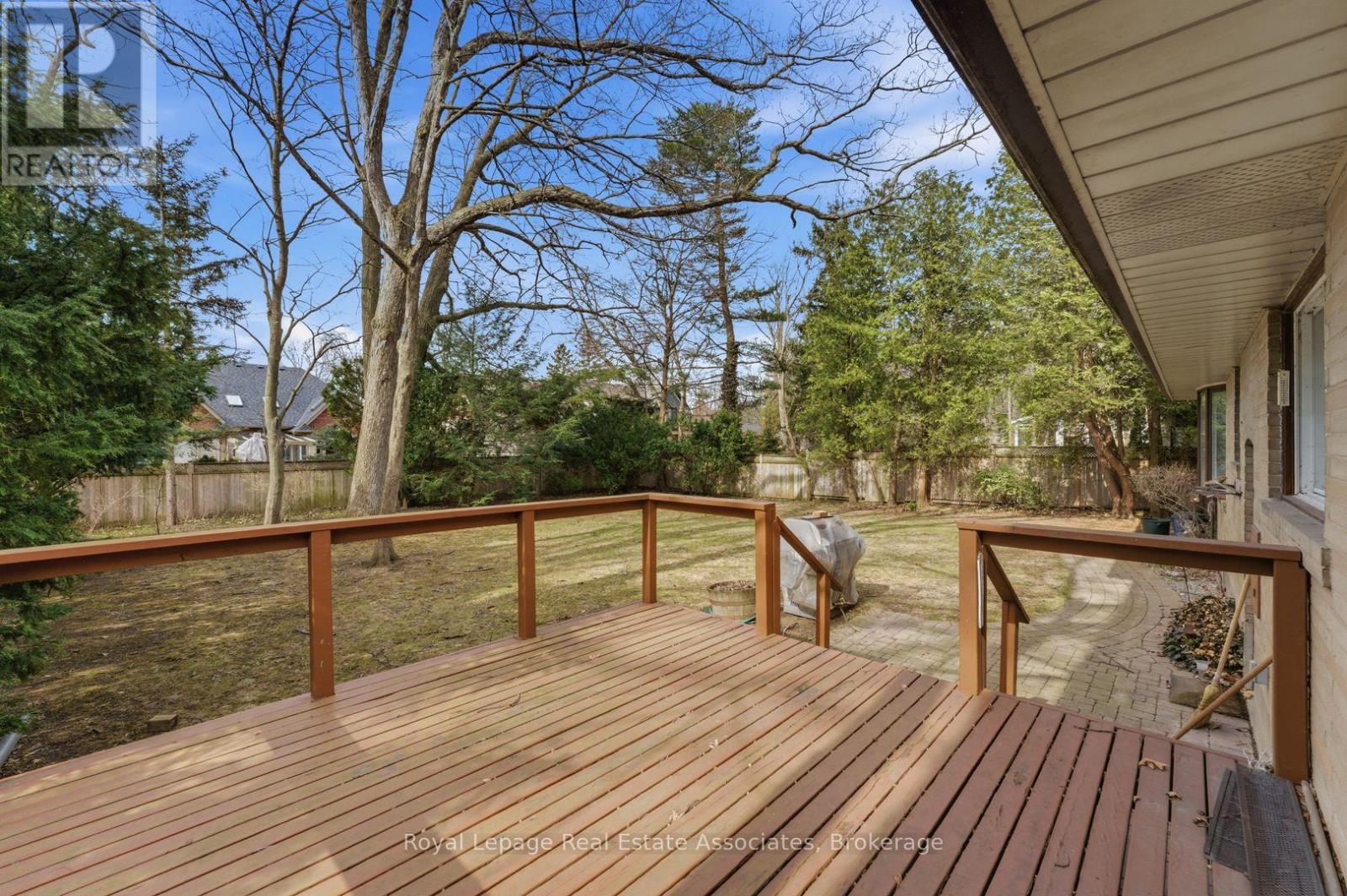 95 Oakes Drive, Mississauga, Ontario  L5G 3M2 - Photo 3 - W12969332