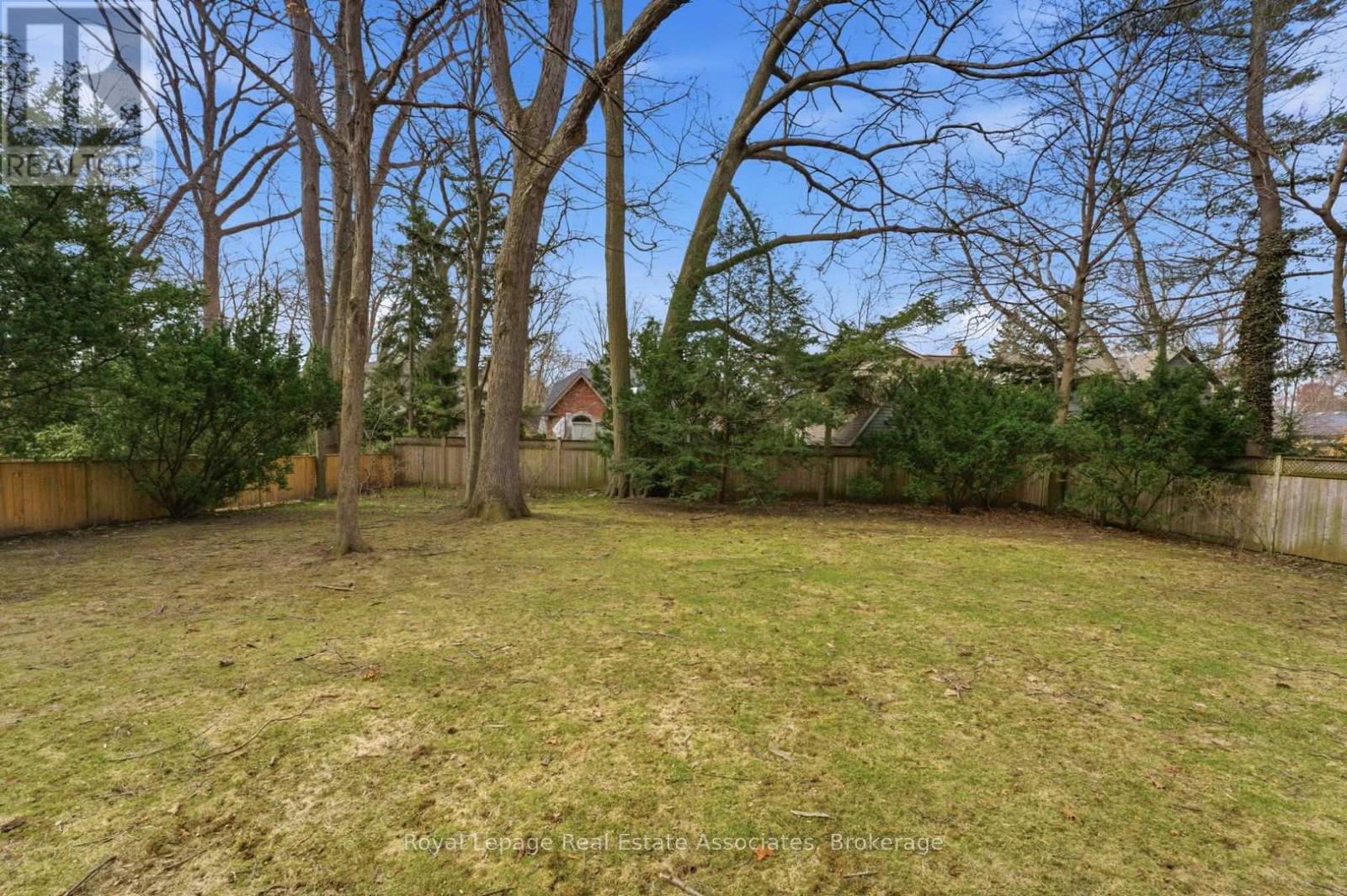 95 Oakes Drive, Mississauga, Ontario  L5G 3M2 - Photo 4 - W12969332