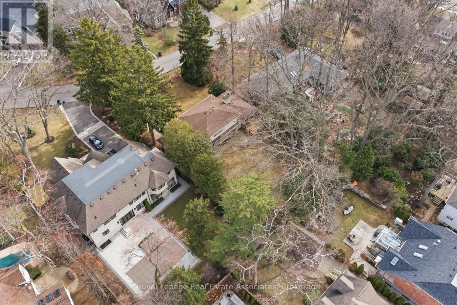 95 Oakes Drive, Mississauga, Ontario  L5G 3M2 - Photo 9 - W12969332