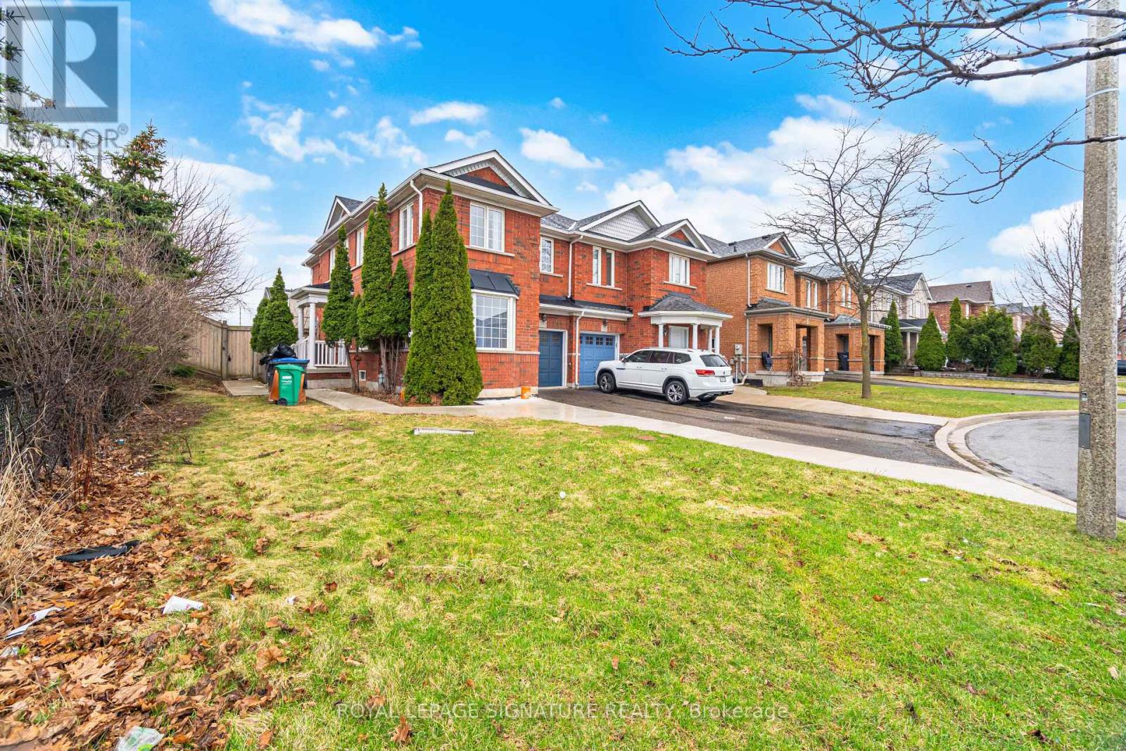 19 Silverbell Court, Brampton, Ontario  L7A 3V3 - Photo 4 - W12969354