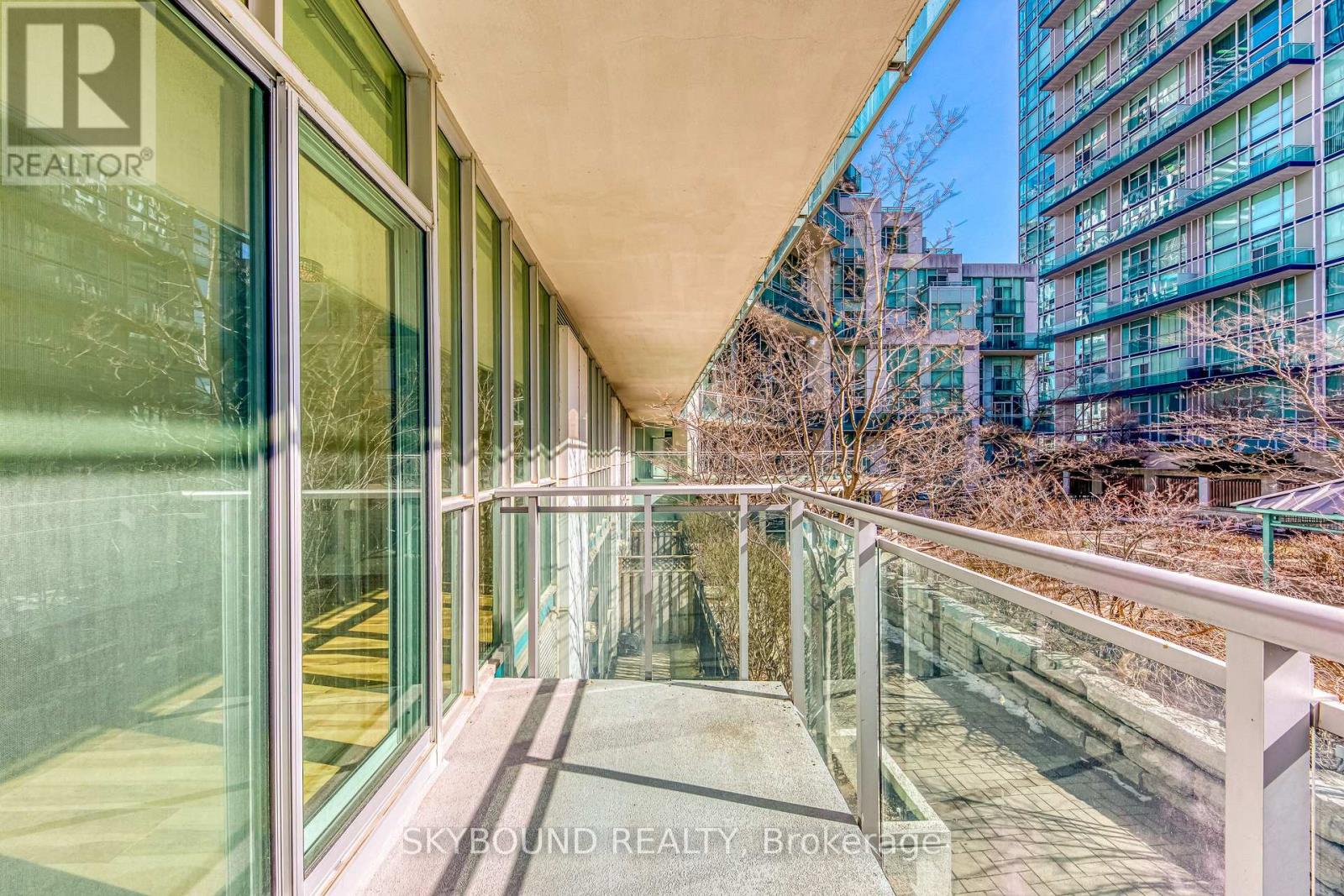 604 - 220 Burnhamthorpe Road W, Mississauga, Ontario  L5B 4N4 - Photo 12 - W12969374