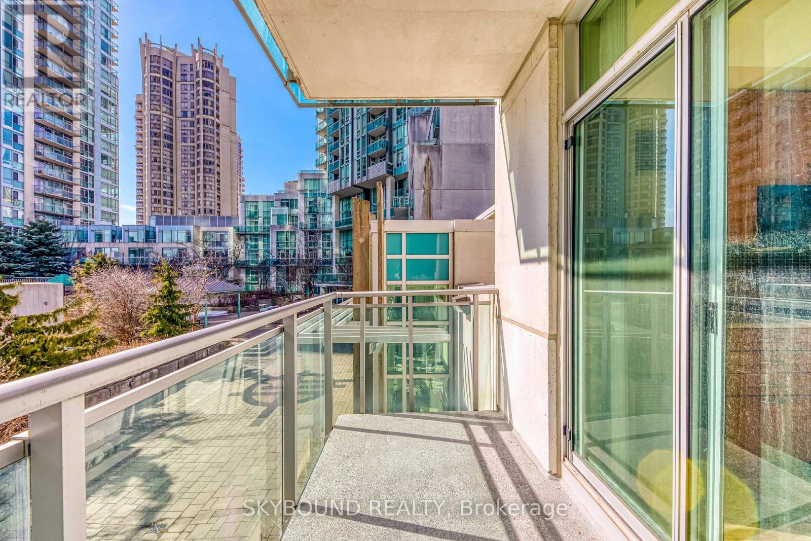 604 - 220 Burnhamthorpe Road W, Mississauga, Ontario  L5B 4N4 - Photo 13 - W12969374