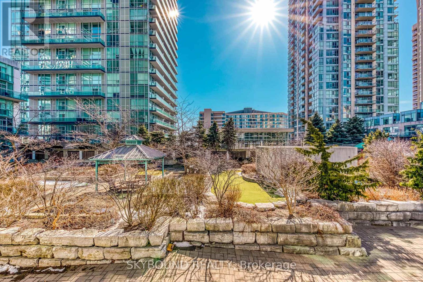 604 - 220 Burnhamthorpe Road W, Mississauga, Ontario  L5B 4N4 - Photo 14 - W12969374