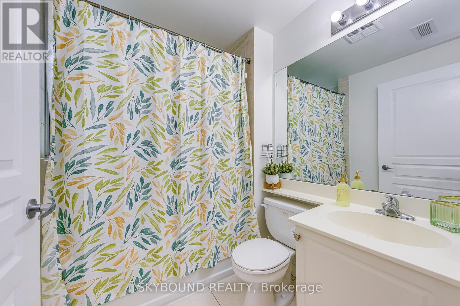 604 - 220 Burnhamthorpe Road W, Mississauga, Ontario  L5B 4N4 - Photo 15 - W12969374