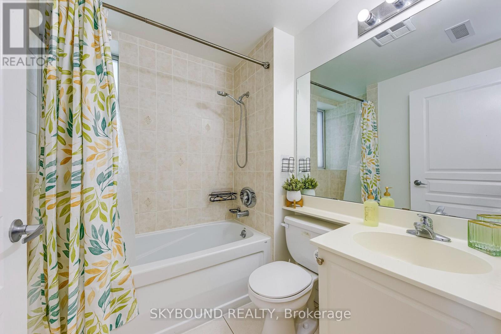 604 - 220 Burnhamthorpe Road W, Mississauga, Ontario  L5B 4N4 - Photo 16 - W12969374