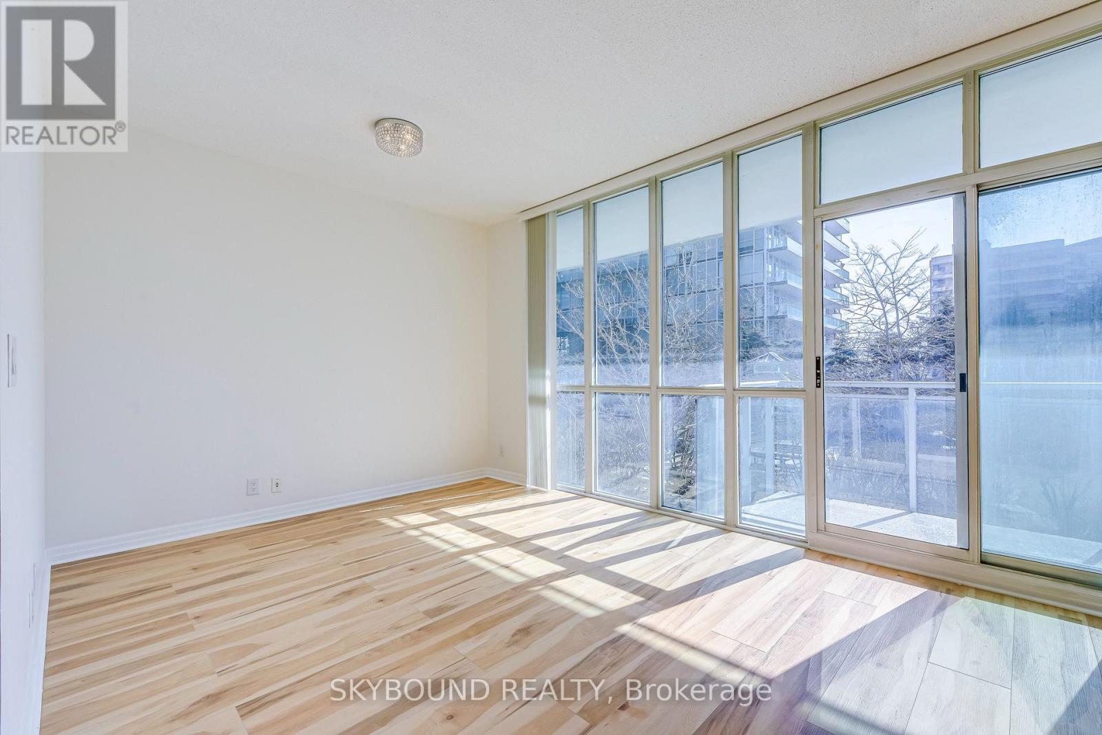 604 - 220 Burnhamthorpe Road W, Mississauga, Ontario  L5B 4N4 - Photo 8 - W12969374