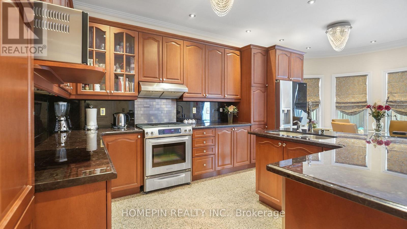 74 Dewside Drive, Brampton, Ontario  L6R 0X5 - Photo 7 - W12969382