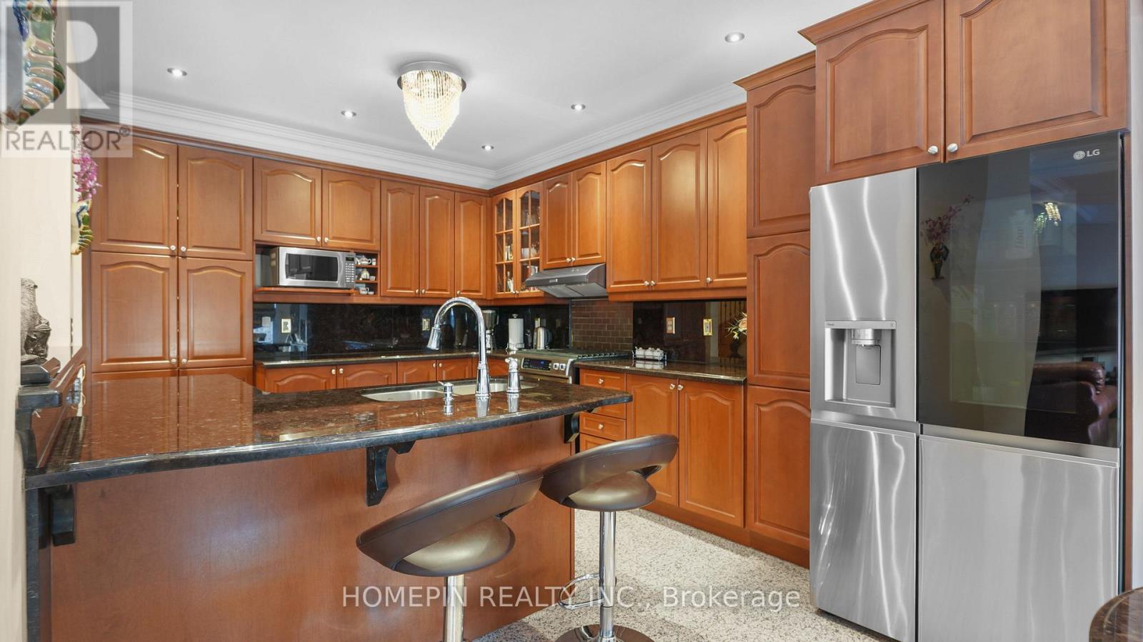 74 Dewside Drive, Brampton, Ontario  L6R 0X5 - Photo 9 - W12969382