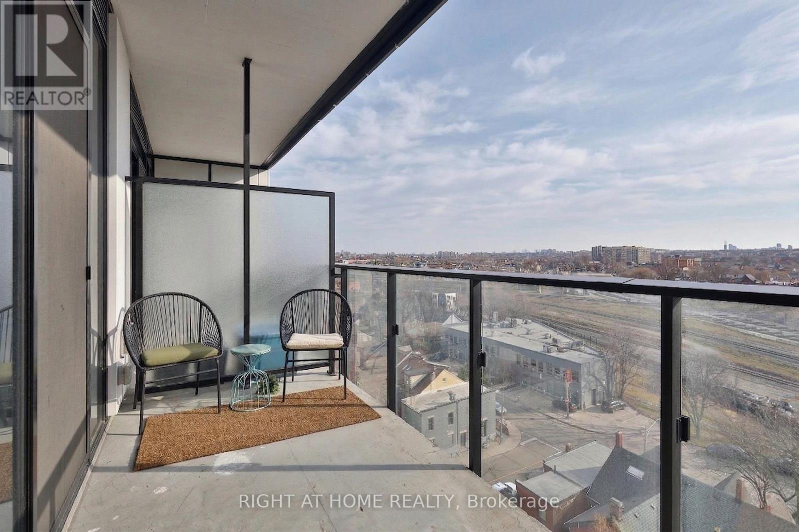 Ph 6 - 2720 Dundas Street W, Toronto, Ontario  M6P 1Y2 - Photo 10 - W12969384