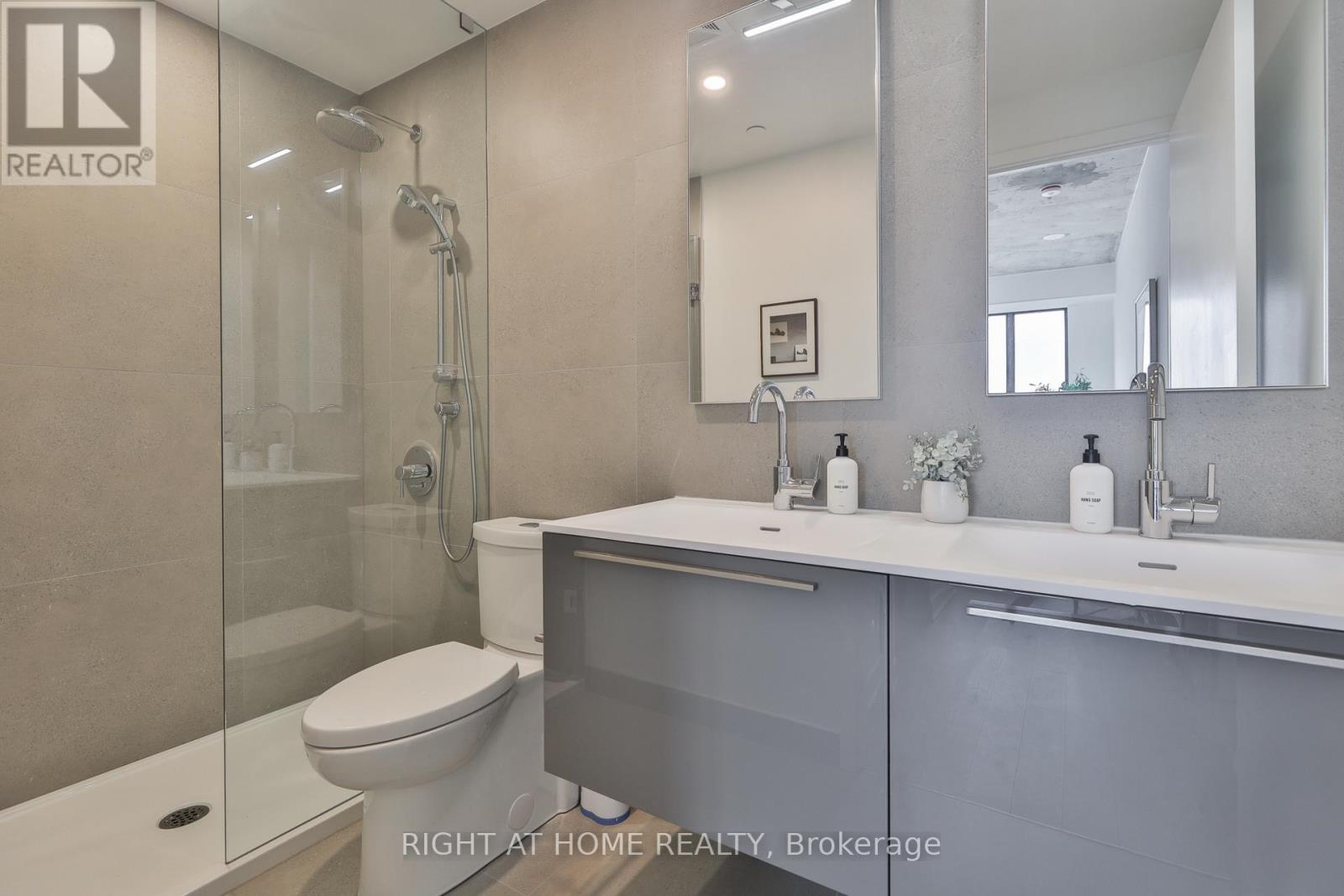 Ph 6 - 2720 Dundas Street W, Toronto, Ontario  M6P 1Y2 - Photo 19 - W12969384