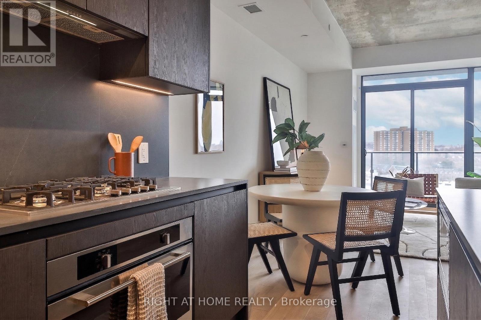 Ph 6 - 2720 Dundas Street W, Toronto, Ontario  M6P 1Y2 - Photo 3 - W12969384