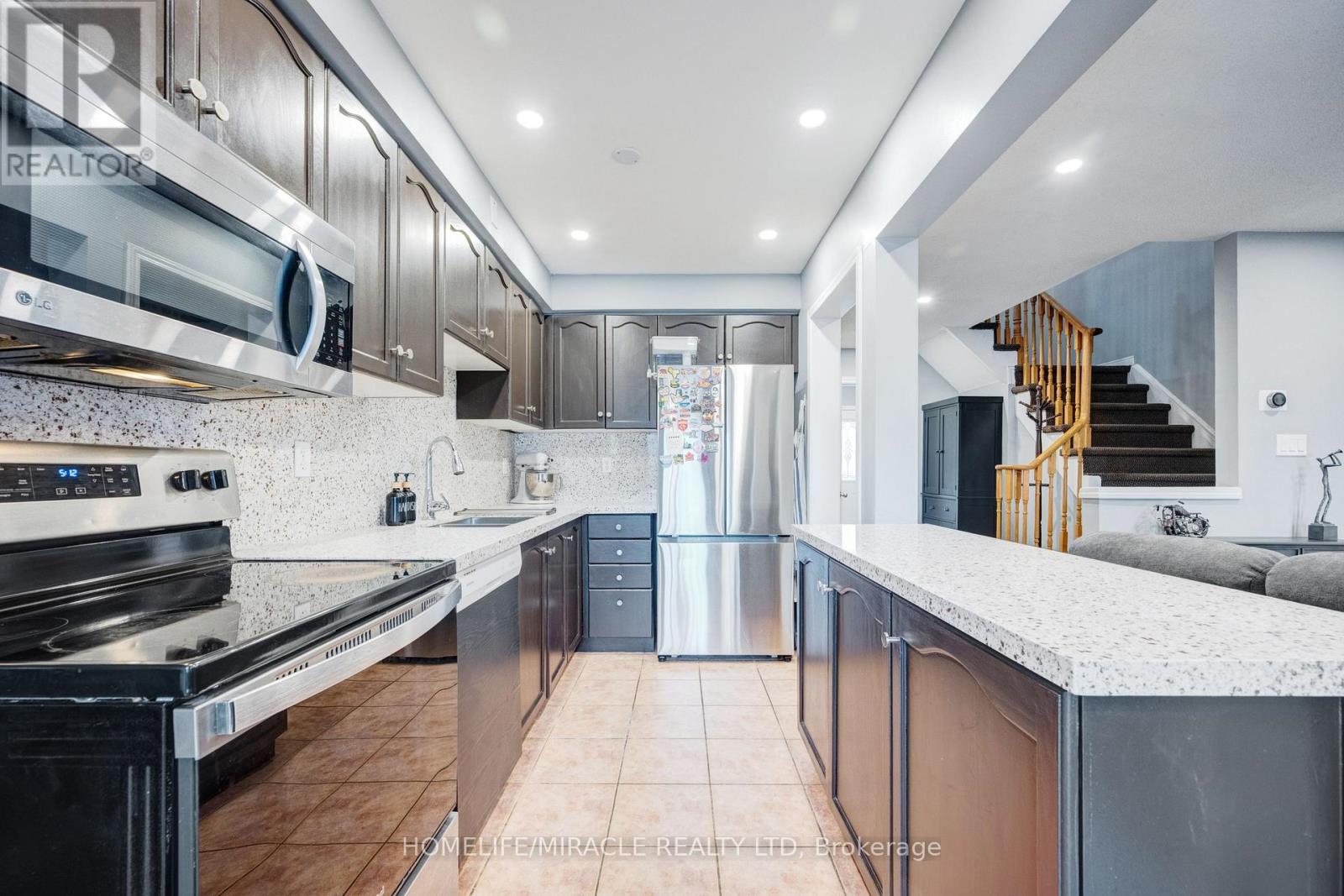 25 Tinsmith Street, Brampton, Ontario  L7A 1N1 - Photo 11 - W12969398