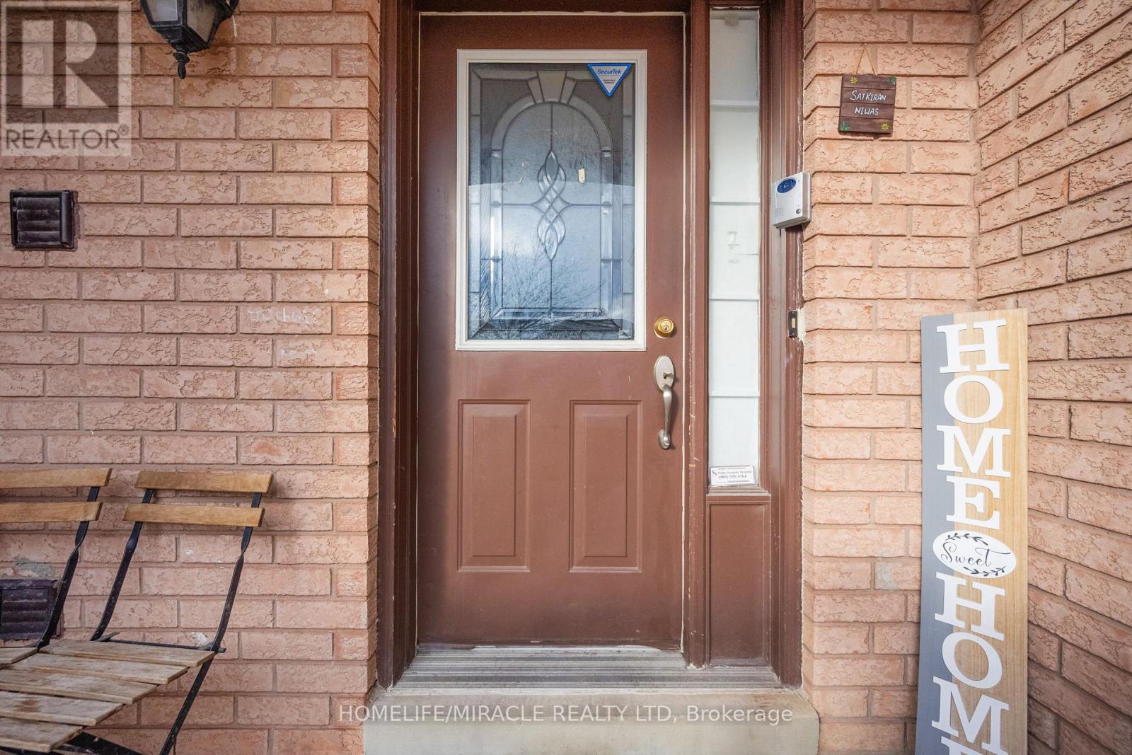 25 Tinsmith Street, Brampton, Ontario  L7A 1N1 - Photo 4 - W12969398