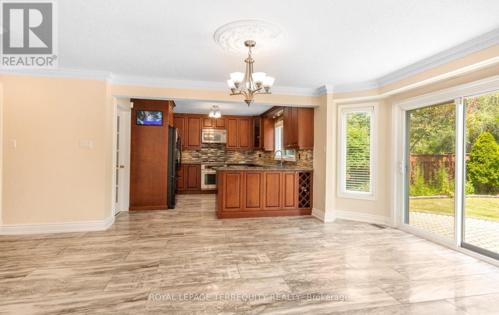 5839 Fieldon Road, Mississauga, Ontario  L5M 5K3 - Photo 17 - W12969420