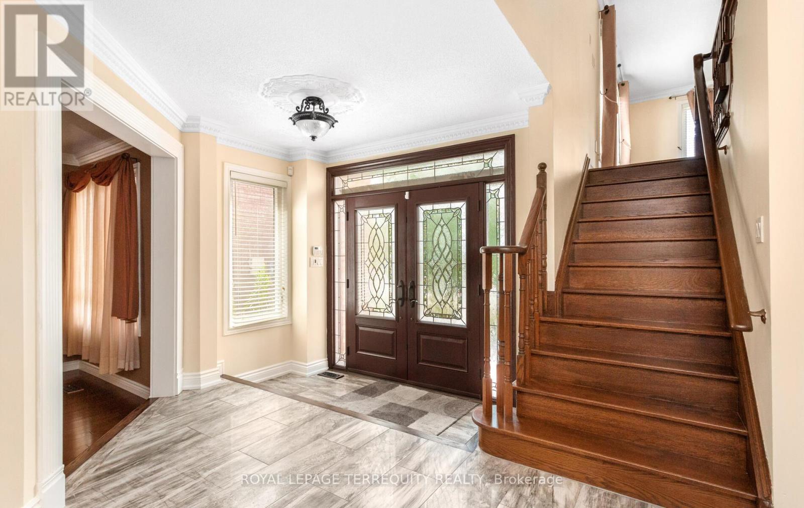 5839 Fieldon Road, Mississauga, Ontario  L5M 5K3 - Photo 4 - W12969420