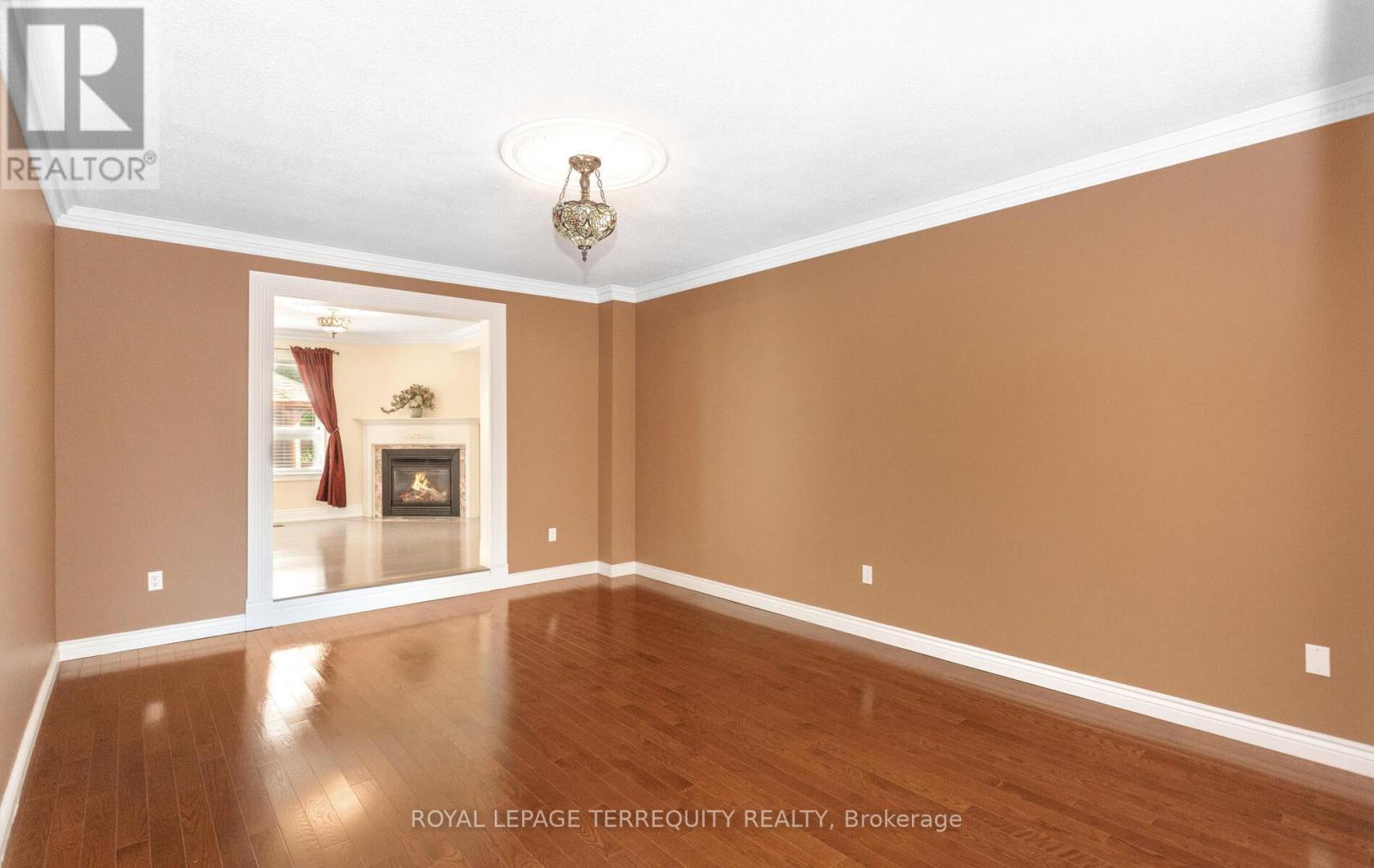 5839 Fieldon Road, Mississauga, Ontario  L5M 5K3 - Photo 7 - W12969420