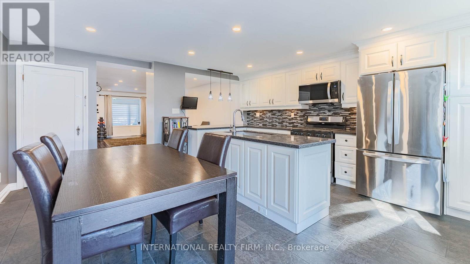 25 Teignmouth Avenue, Toronto, Ontario  M6E 1S6 - Photo 11 - W12969468