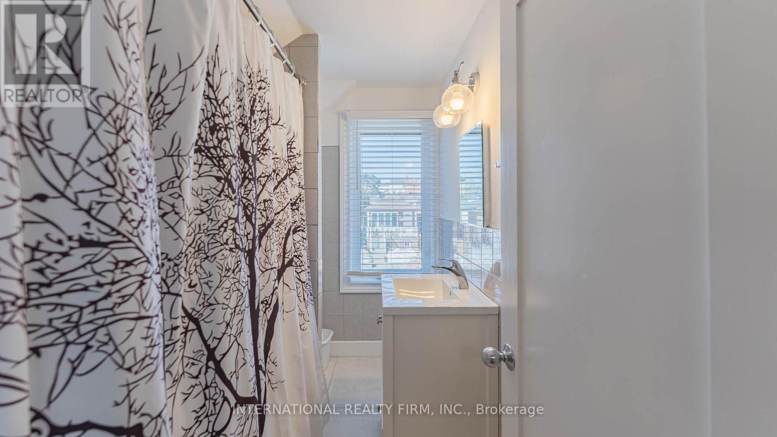 25 Teignmouth Avenue, Toronto, Ontario  M6E 1S6 - Photo 22 - W12969468