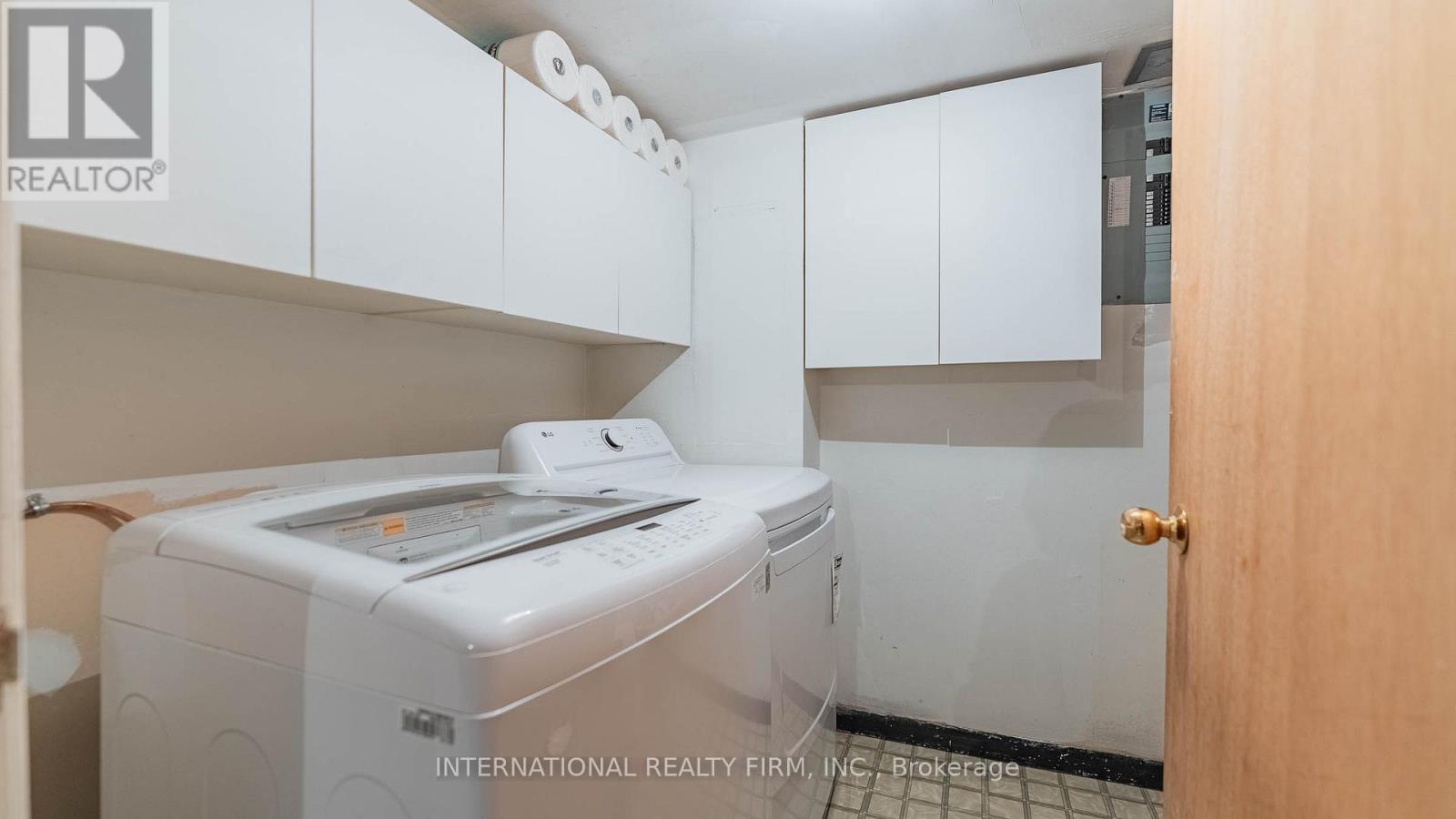 25 Teignmouth Avenue, Toronto, Ontario  M6E 1S6 - Photo 24 - W12969468