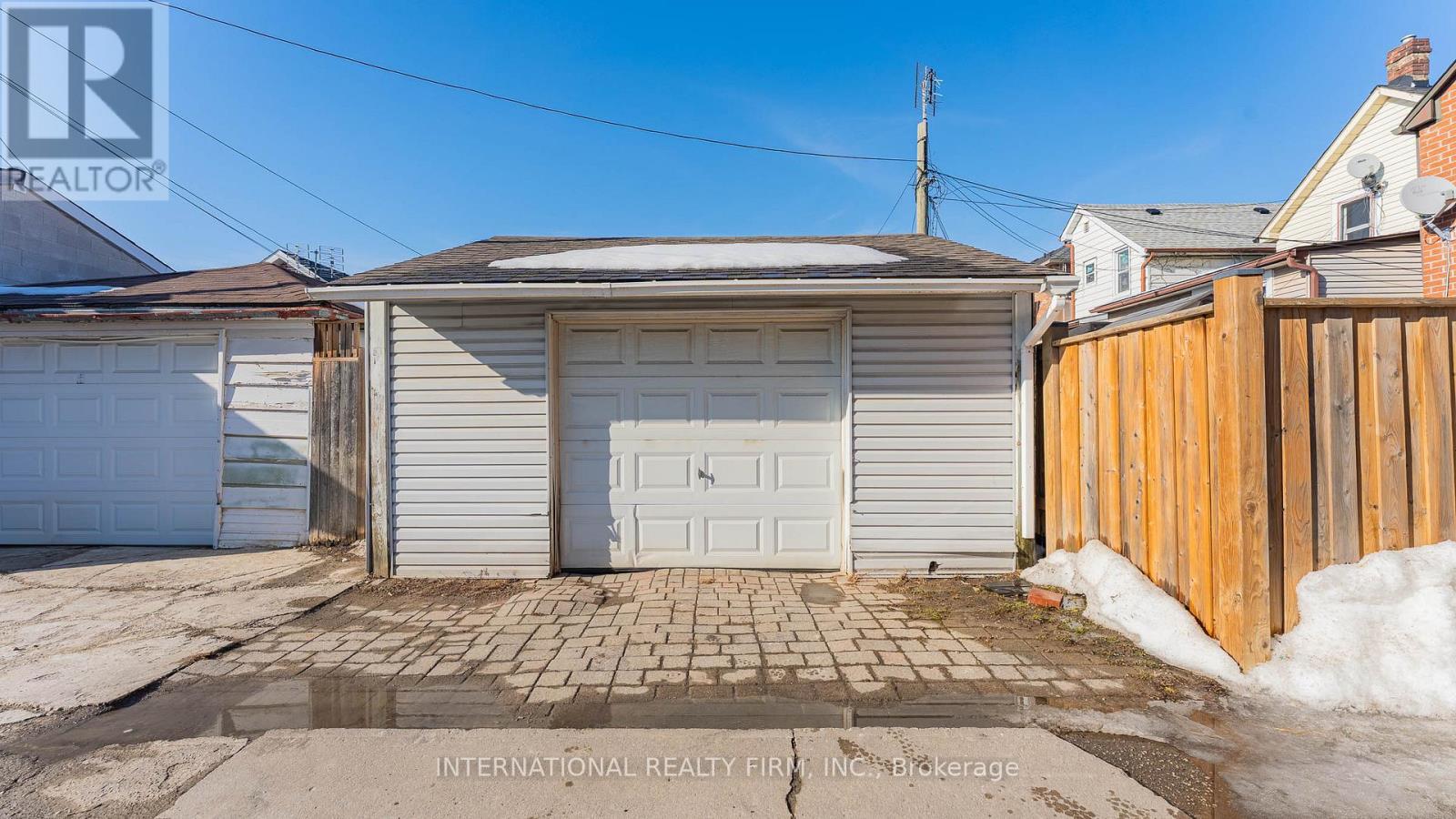 25 Teignmouth Avenue, Toronto, Ontario  M6E 1S6 - Photo 27 - W12969468