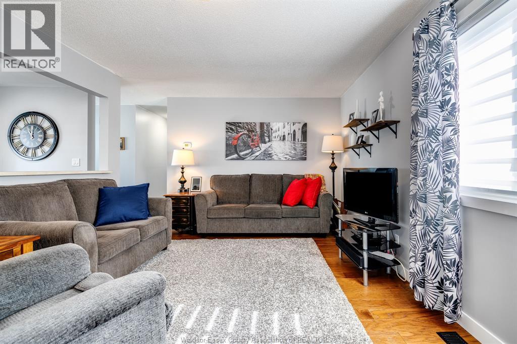 4 Hawthorne, Mcgregor, Ontario  N0R 1J0 - Photo 3 - 26007396