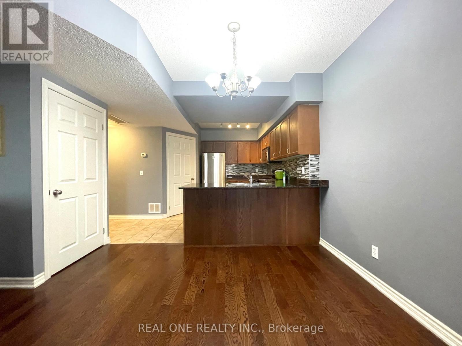 301 - 47 Caroline Street N, Hamilton, Ontario  L8R 2R6 - Photo 6 - X12969266