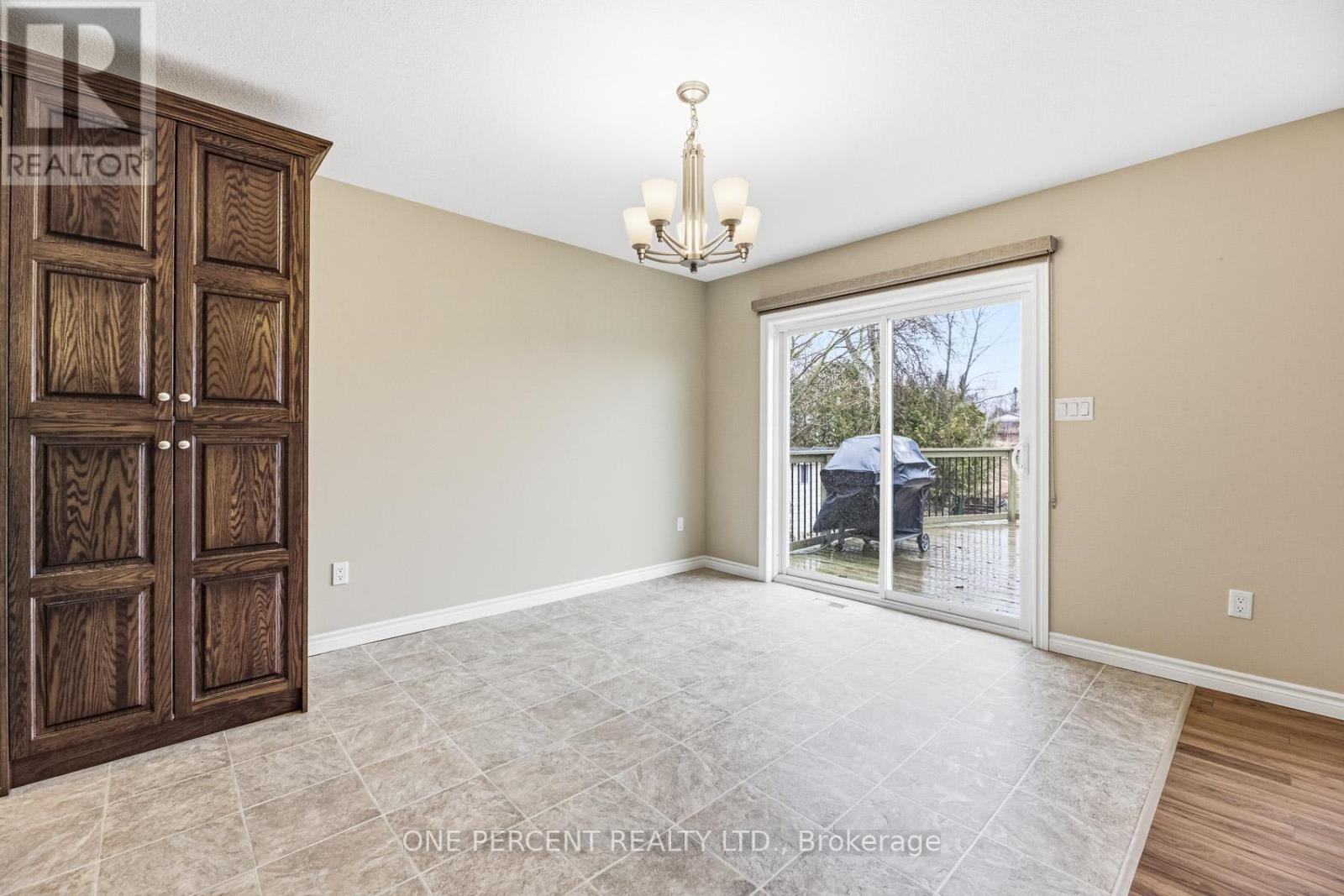 213 John Street S, Minto, Ontario  N0G 1Z0 - Photo 10 - X12969314