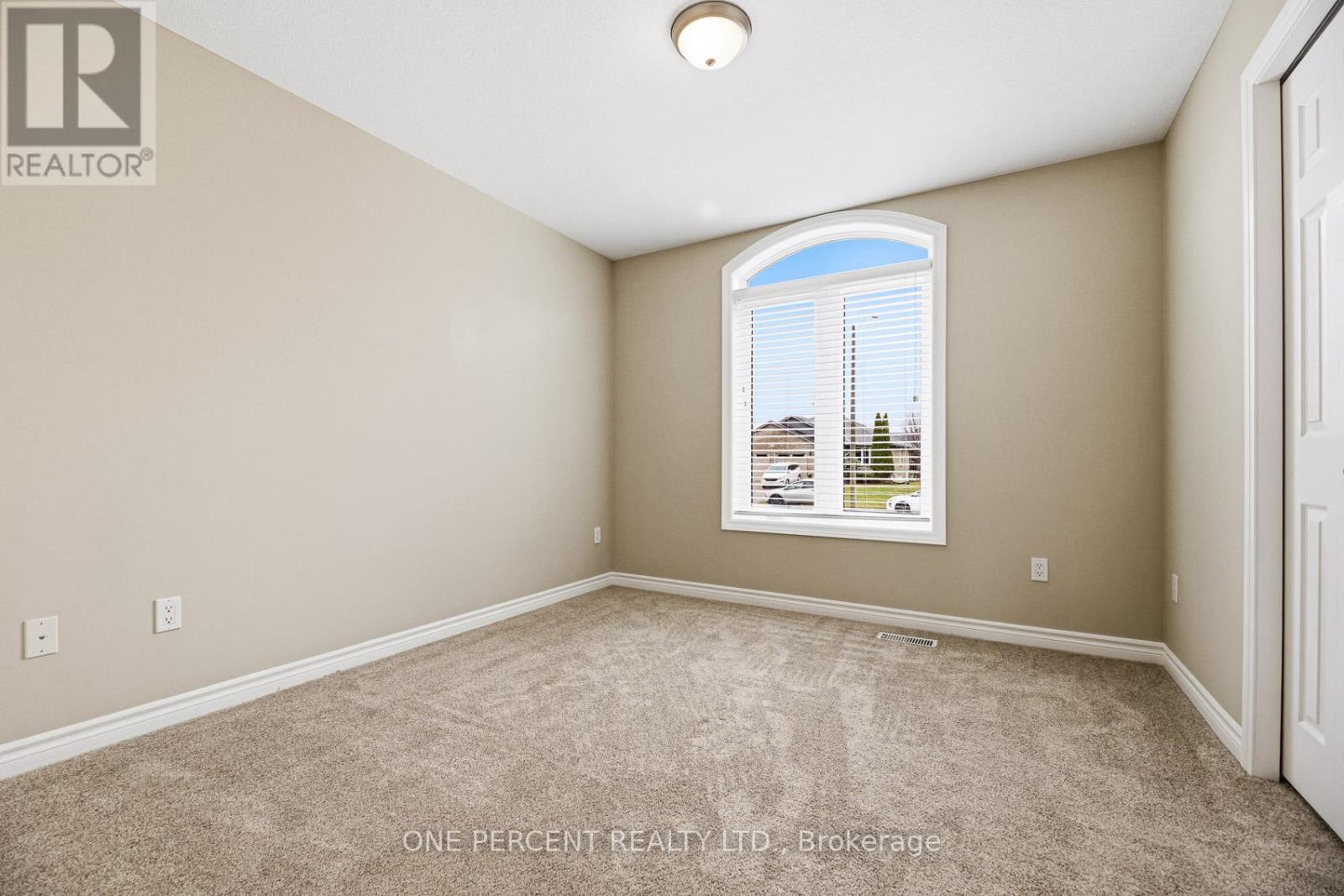 213 John Street S, Minto, Ontario  N0G 1Z0 - Photo 12 - X12969314