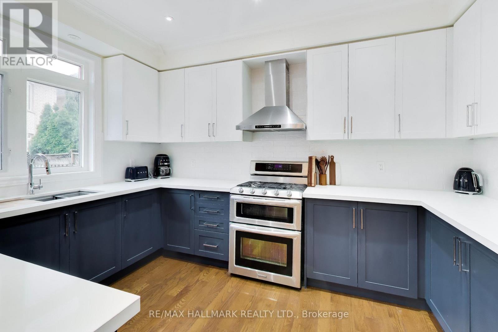 25 Chagall Drive, Vaughan, Ontario  L4J 9B4 - Photo 4 - N12937120