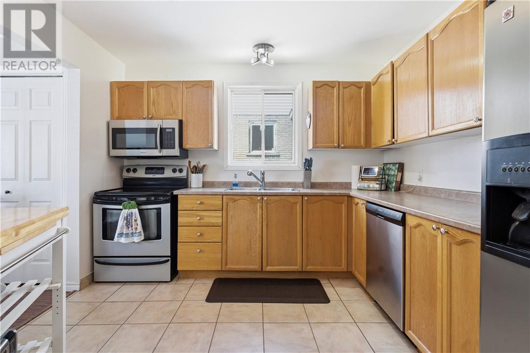 14 Plumtree Crescent, Greater Sudbury, Ontario  P3B 4G5 - Photo 2 - 2127036