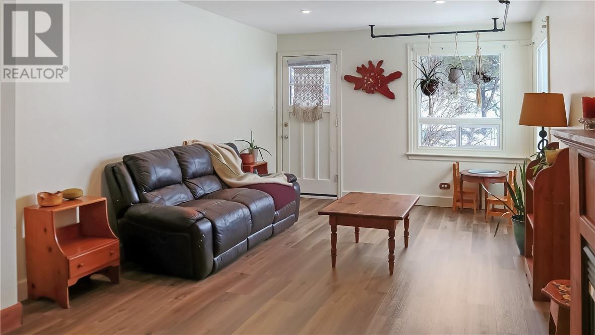 61 First Avenue N, Levack, Ontario  P0M 2C0 - Photo 2 - 2127009