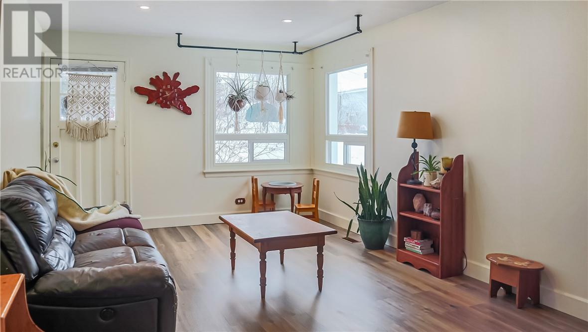 61 First Avenue N, Levack, Ontario  P0M 2C0 - Photo 3 - 2127009