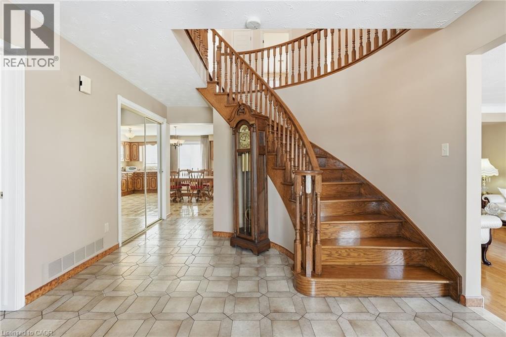 383 Scenic Drive, Hamilton, Ontario  L9C 1G6 - Photo 4 - 40805855