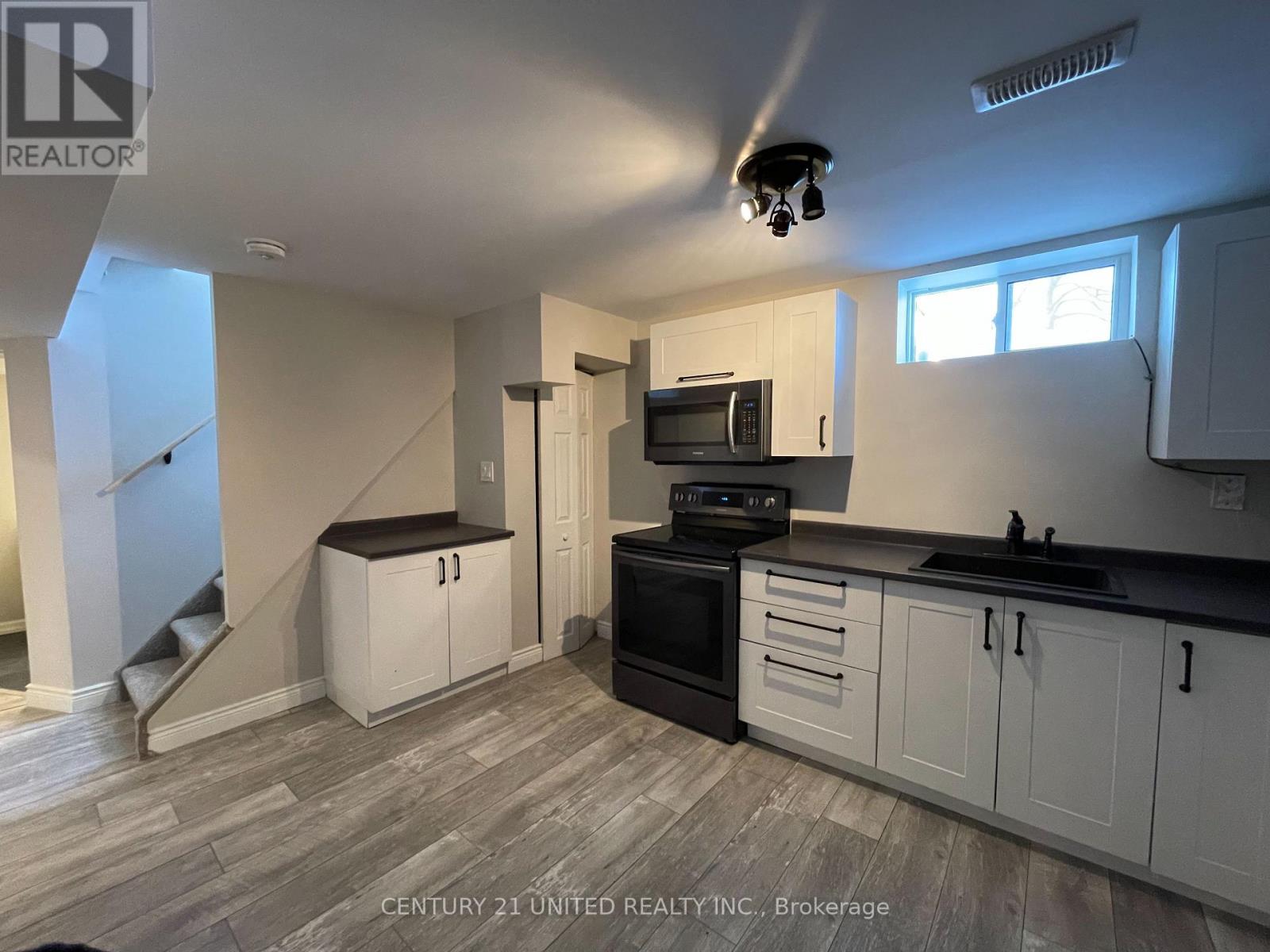 Lower - 685 Armour Road, Peterborough, Ontario  K9H 1Z5 - Photo 4 - X12969550