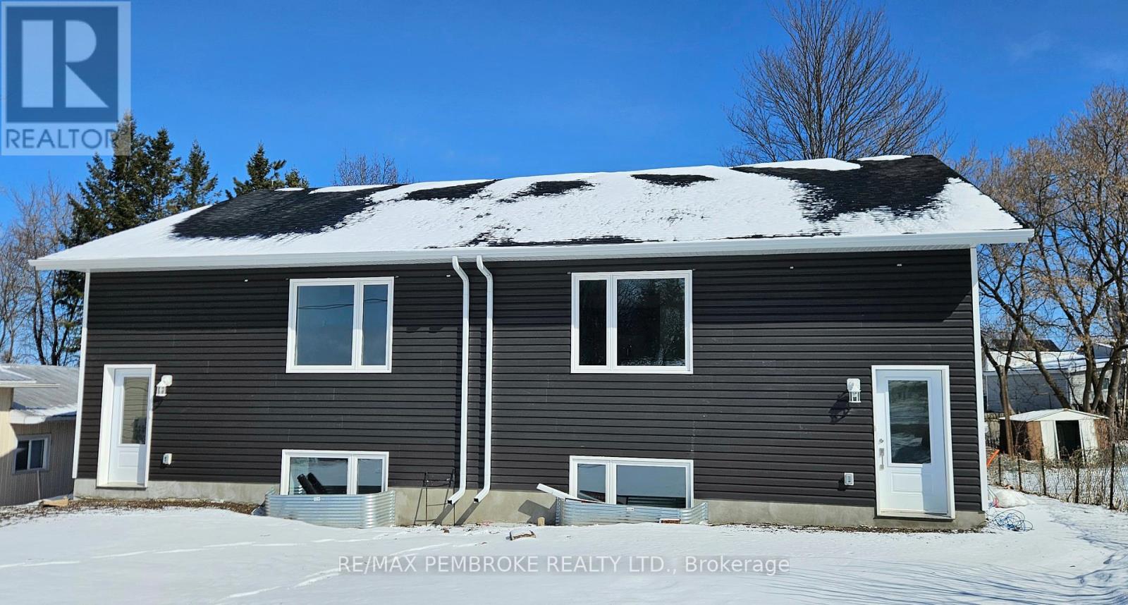 135 BELL STREET, Pembroke, Ontario