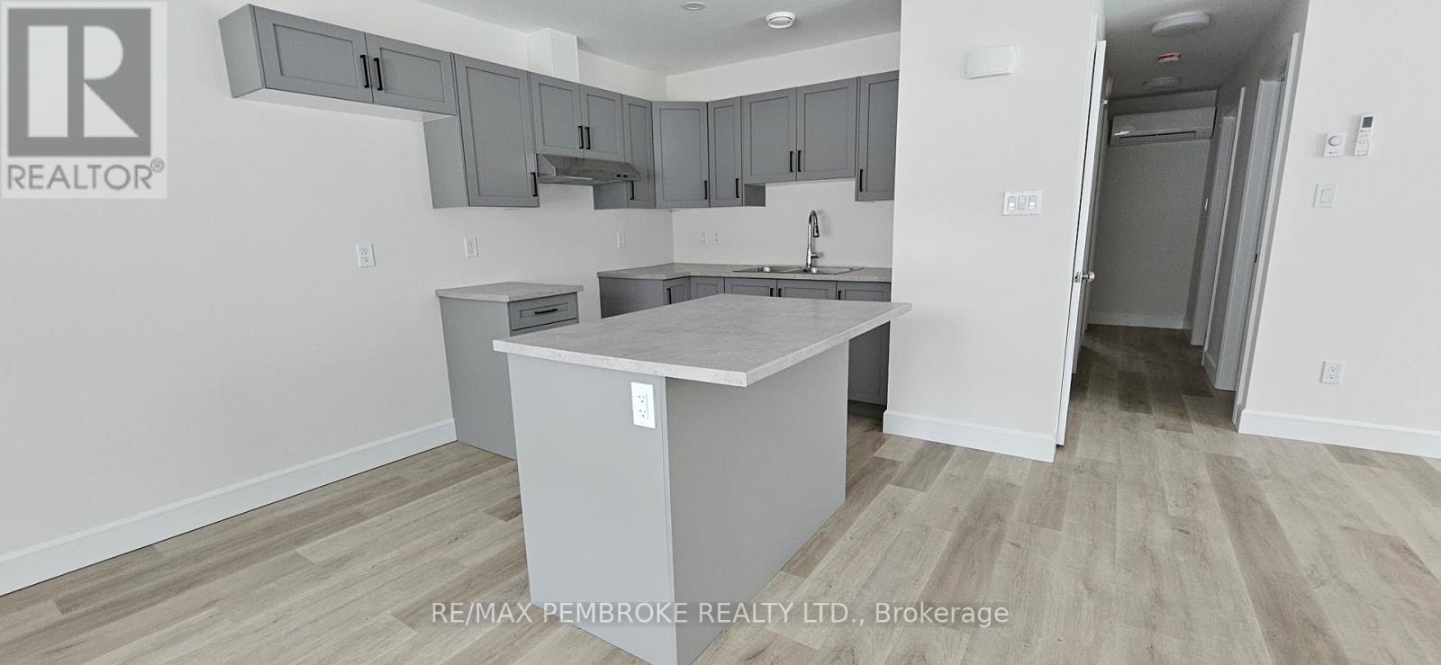 135 Bell Street, Pembroke, Ontario  K8A 2J7 - Photo 3 - X12700918