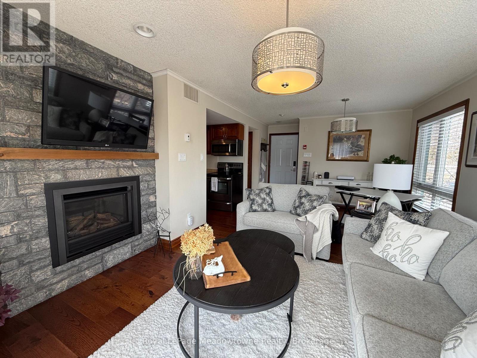 301 - 34 Deerhurst Greens Road, Huntsville, Ontario  P1H 1A9 - Photo 2 - X12969372