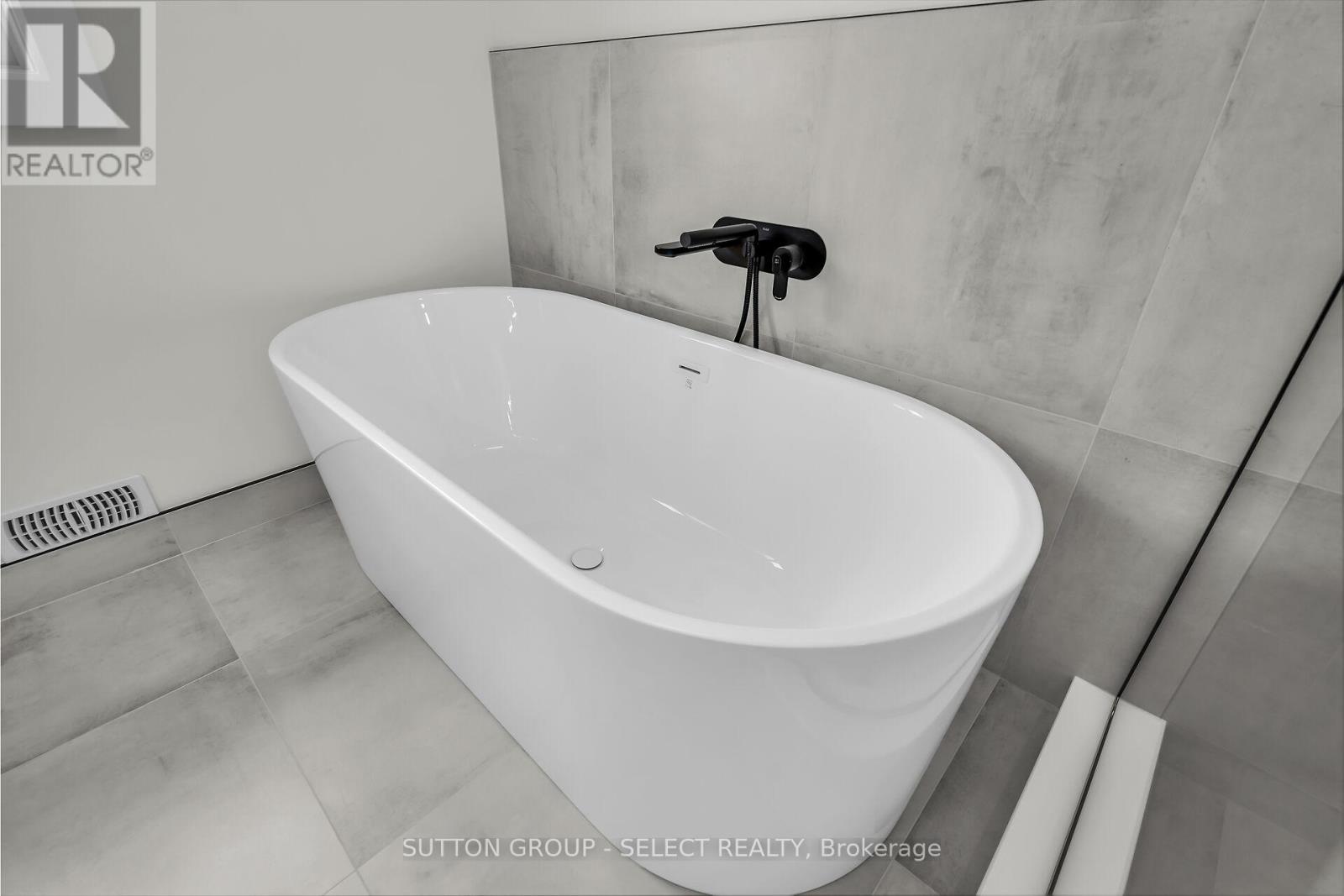 58 Briscoe Crescent, Strathroy-Caradoc, Ontario  N7G 0G3 - Photo 32 - X12969474