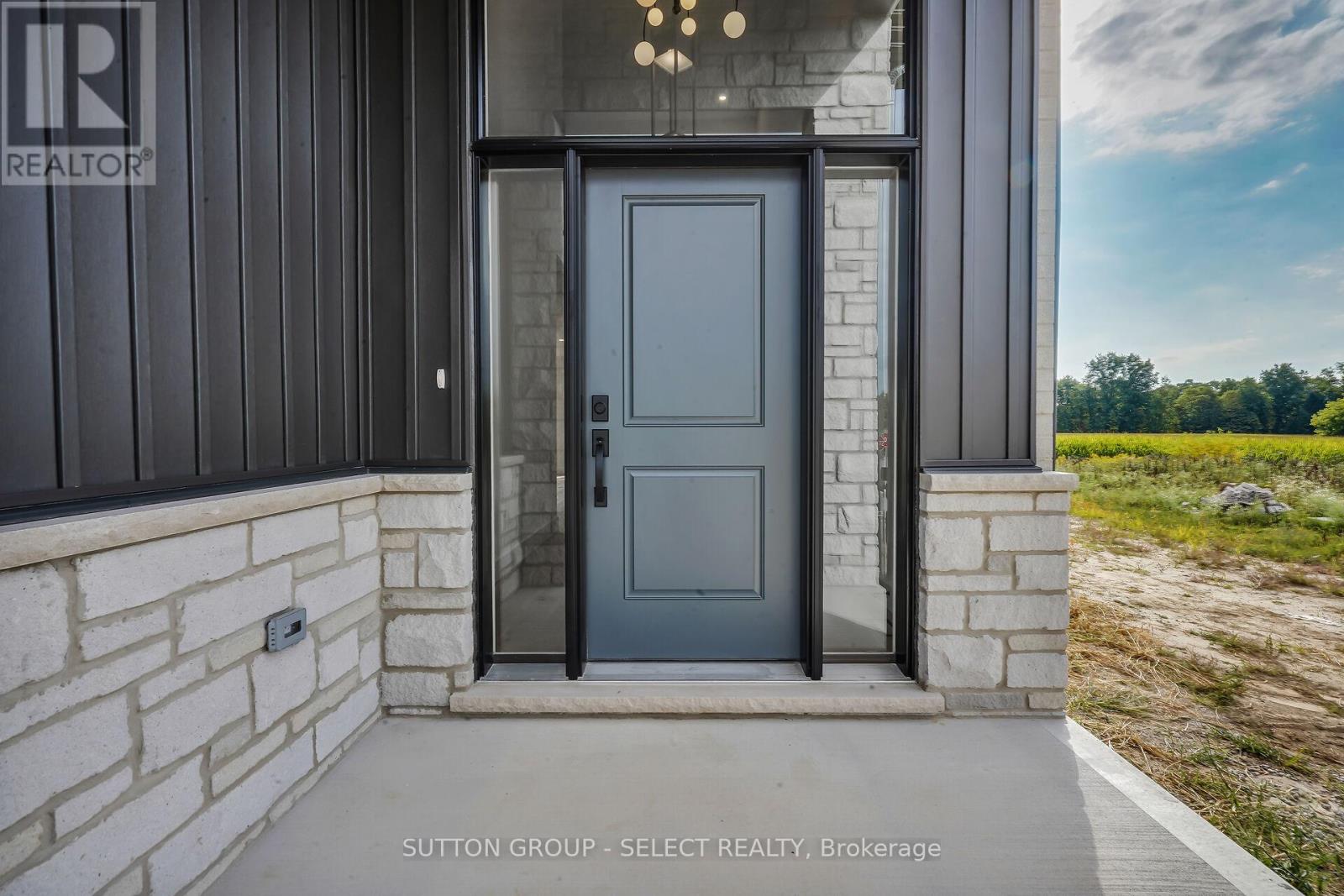 58 Briscoe Crescent, Strathroy-Caradoc, Ontario  N7G 0G3 - Photo 5 - X12969474