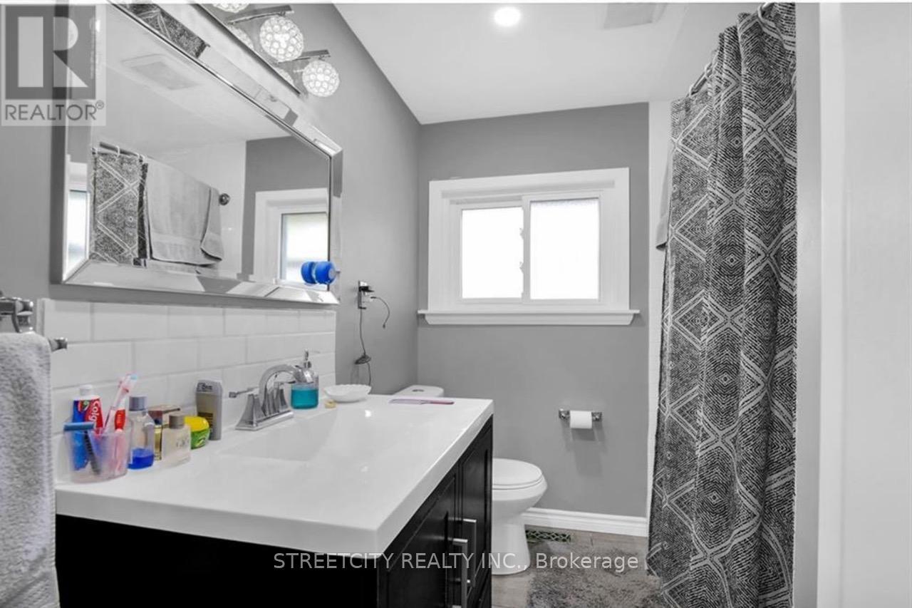 200 Renfro Crescent, London South, Ontario  N5V 3B7 - Photo 11 - X12969660