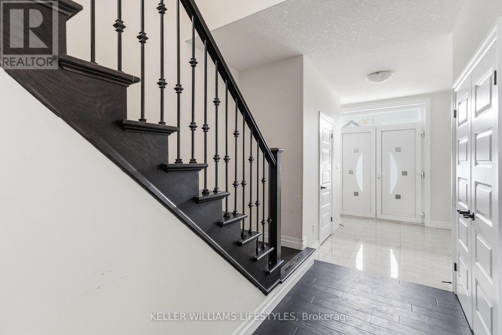 1943 Cedarpark Drive, London North, Ontario  N5X 0C7 - Photo 4 - X12969762