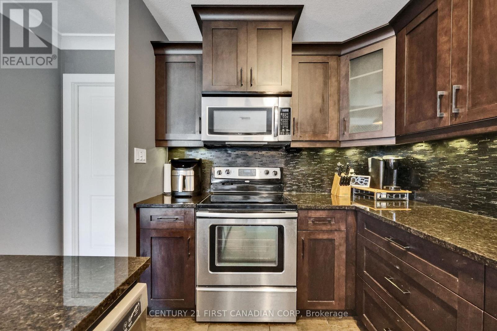 211 - 340 Sugarcreek Trail, London North, Ontario  N6H 0G4 - Photo 13 - X12969788