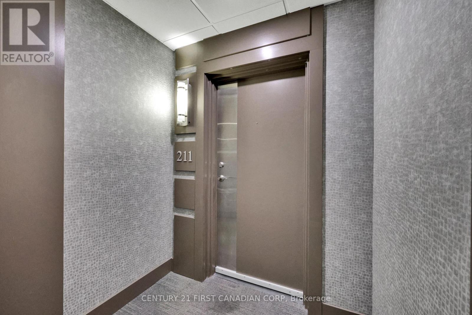 211 - 340 Sugarcreek Trail, London North, Ontario  N6H 0G4 - Photo 5 - X12969788