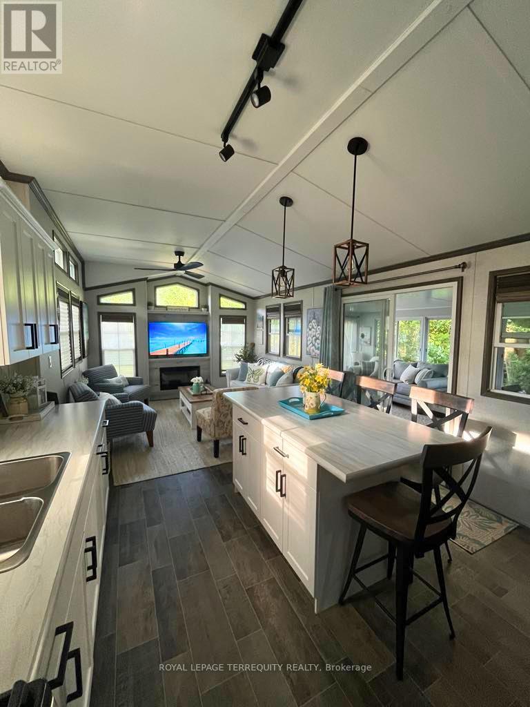 18 Rockhaven, Selwyn, Ontario  K0L 2H0 - Photo 15 - X12965272