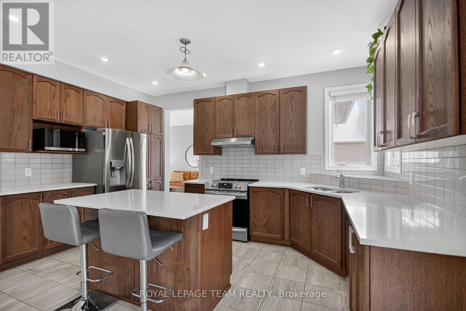 204 Antler Court, Mississippi Mills, Ontario  K0A 1A0 - Photo 10 - X12969568