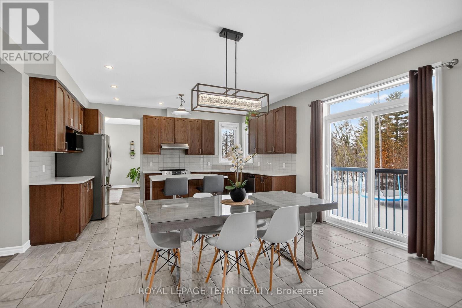 204 Antler Court, Mississippi Mills, Ontario  K0A 1A0 - Photo 12 - X12969568