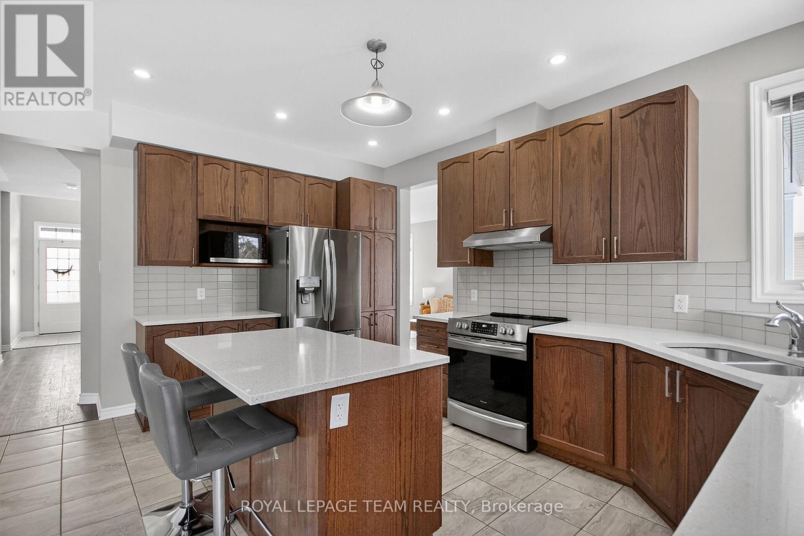 204 Antler Court, Mississippi Mills, Ontario  K0A 1A0 - Photo 8 - X12969568