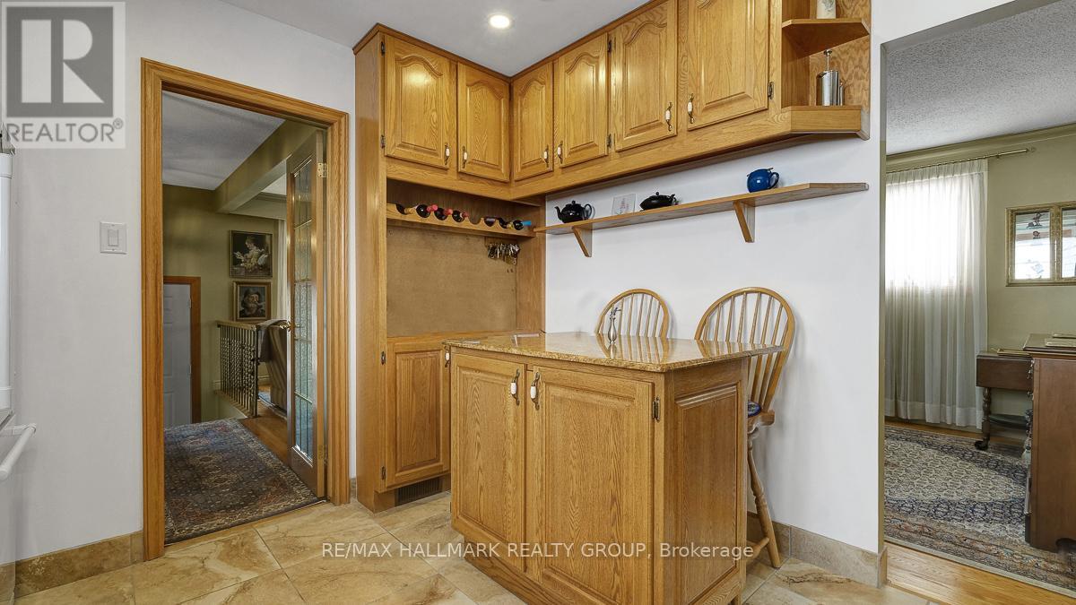 12 Woodhill Crescent, Ottawa, Ontario K1B 3B6 - Photo 11 - X12969666